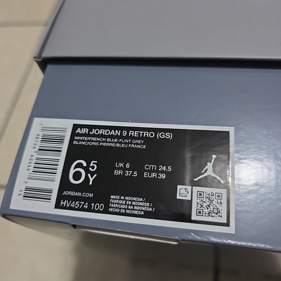 Empty Shoe Box - Picture 2 of 6